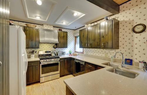 North River House | Community Perks: Retreat w/Thirteenth Lake Access
