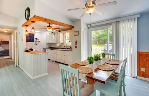 Albrightsville Cottage | Community Pools & Hot Tub: Albrightsville Cottage!