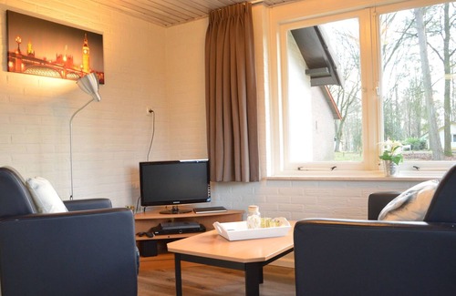 Stramproy House | Completely detached bungalow in a nature-filled park by a large fen