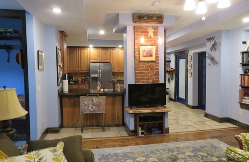 Springfield Apartment | Completely remodeled beautiful front apartment in a tri-plex built in 1859.