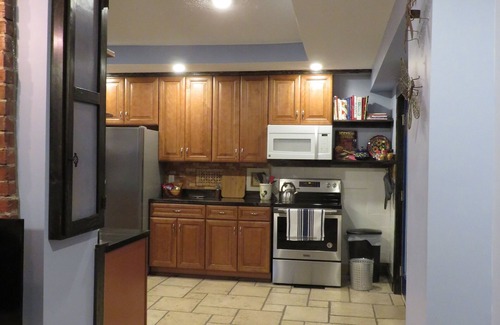 Springfield Apartment | Completely remodeled beautiful front apartment in a tri-plex built in 1859.