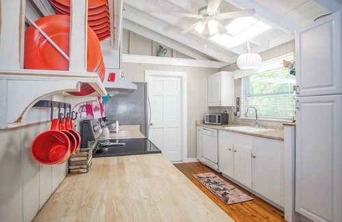 Marathon House | Conch Key Cottage 2 bed 1 bath home w/ramp access