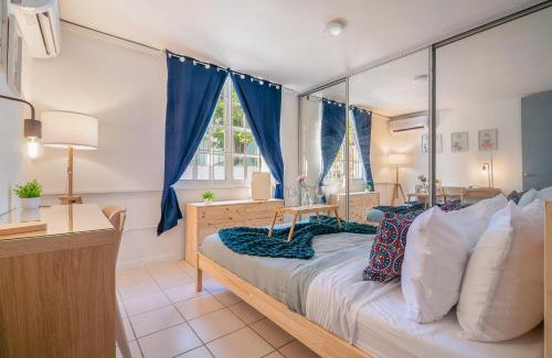 San Mateo Apartment | Condado Home - Private Back yard by PH