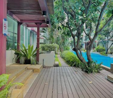 Suan Luang Apartment | Condo In Bangkok With Pool and Garden