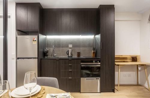 Newton House | Condo in Queen St CBD w Pool and Gym Zodiak Stays