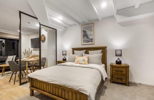 Newton House | Condo in Queen St CBD w Pool and Gym Zodiak Stays