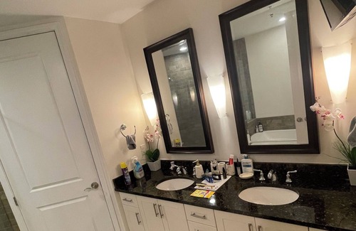 Atlantic Station Area Condo | Condo Midtown Atlanta 2 bedroom 3 bathrooms.