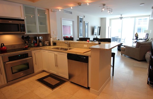 Lauderdale Beach Condo | Condo Stps Off Beach W/Spa Services MONTHLY RENTALS ONLY!