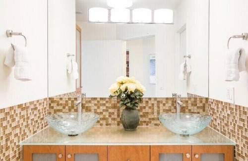 Western Addition Condo | Condo with City View, Rooftop Pool, Security and Parking.