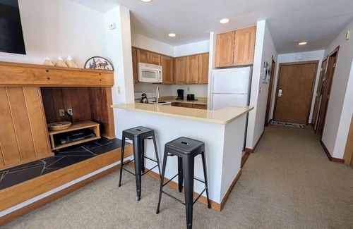Lakeside Village Condo | Condo with pool and hot tub onsite & free shuttle