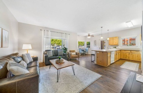 Coeur d'Alene Condo | Condo with Sauna & Fitness Center- Extended Stay Discounts