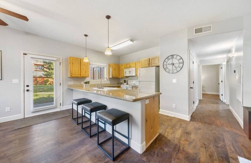 Coeur d'Alene Condo | Condo with Sauna & Fitness Center- Extended Stay Discounts