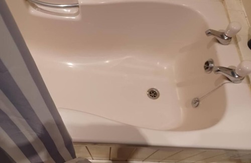 Cannards Grave Bed & Breakfast | Constantine Court Homestay nShared bathroom with owner