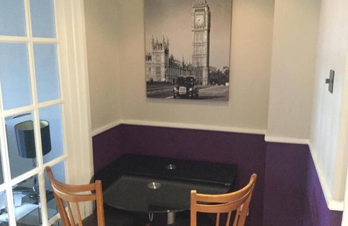 Cannards Grave Bed & Breakfast | Constantine Court Homestay nShared bathroom with owner