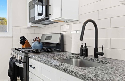 Mount Clemens Apartment | Contemporary 1BR, Fast WiFi, Pet-Friendly