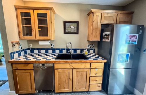 San Marcos House | Contemporary 2 bedroom house in San Marcos close to campus, downtown & the river