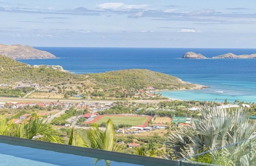 Lurin Villa | Contemporary 3 BDRM Hillside Villa w Pool