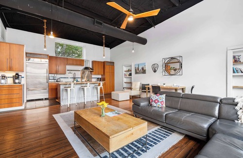 Dripping Springs House | Contemporary 3BR Country Gem Swim Spa & Fire Pit