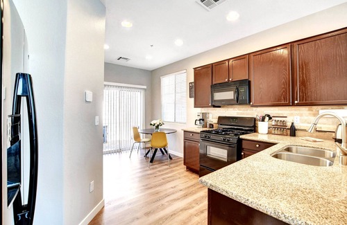 Las Vegas House | Contemporary 3BR House Near DT Summerlin – 3 Miles