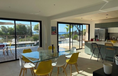 Hyeres House | Contemporary 5-bedroom villa with panoramic sea view and swimming pool