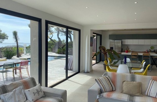 Hyeres House | Contemporary 5-bedroom villa with panoramic sea view and swimming pool