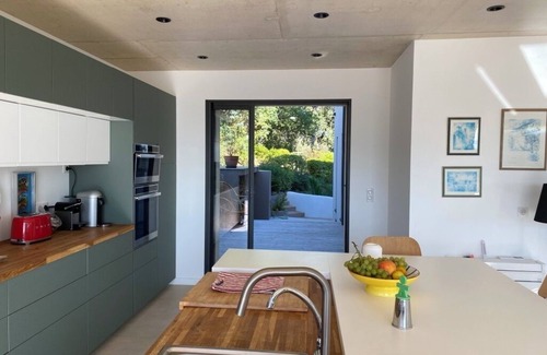 Hyeres House | Contemporary 5-bedroom villa with panoramic sea view and swimming pool