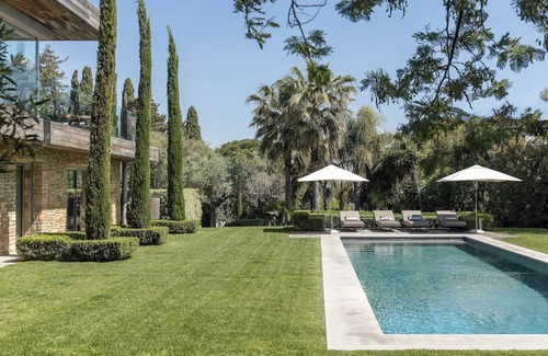 Cap-d'Antibes Villa | Contemporary 5-Bedroom Villa with Heated Pool near Sandy Beach