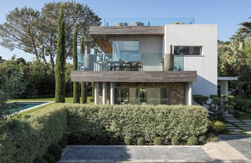 Cap-d'Antibes Villa | Contemporary 5-Bedroom Villa with Heated Pool near Sandy Beach