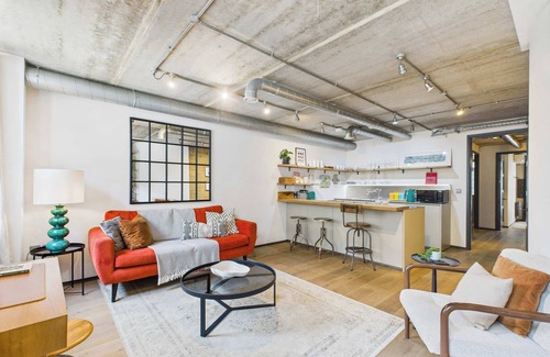 Cathedrals Apartment | Contemporary and Industrial Apartment in Southwark