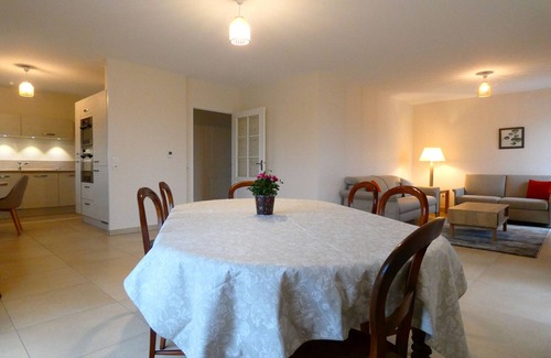 Epernon Apartment | Contemporary Apartment in Epernon with Rooftop, Close to Train Station