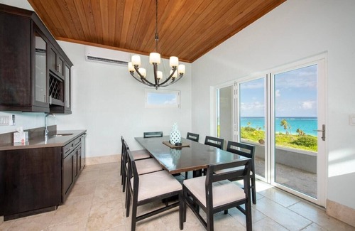 Governor's Harbour Villa | Contemporary Beach Villa In Boutique Club