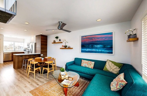 Carpinteria Condo | Contemporary Condo | Mountain Views & Balcony | 1 Block to Beach