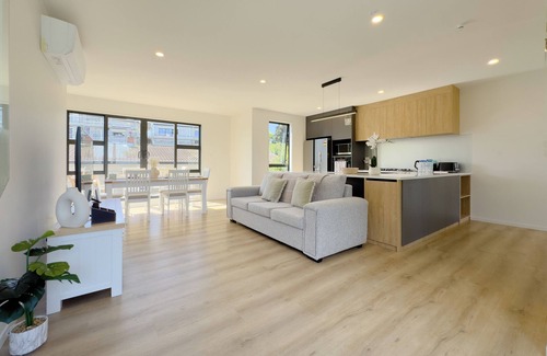 Forrest Hill House | Contemporary Design Four-Bedroom Home