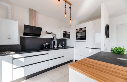 Quartier du Mont Gargan Apartment | Contemporary Design | Gorgeous Seine View