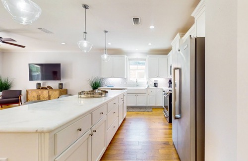 Southeast Pensacola House | Contemporary dog-friendly retreat with pool & patio - near shops & attractions