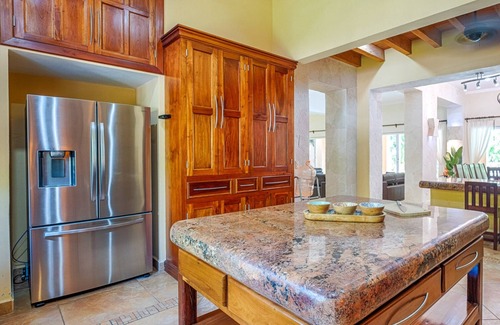 Puerto Aventuras Villa | Contemporary elegance at it's finest in this 5 bedroom luxury villa!