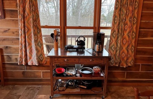 Anna Cabin | Contemporary Glamping with Native American Appeal