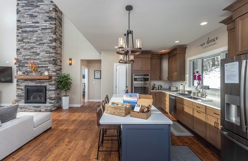 Massanutten House | Contemporary home, stunning mountain views!