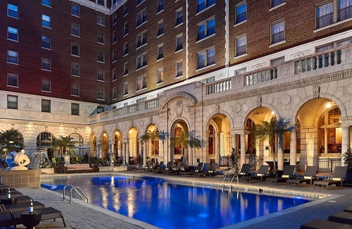 Central West End Apartment | Contemporary Hotel in Central West End district! Parking, Pool & Cinema Onsite!