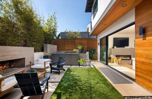 Encinitas House | Contemporary Indoor Outdoor Living Walk to Beach
