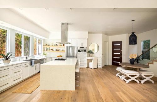 Encinitas House | Contemporary Indoor Outdoor Living Walk to Beach