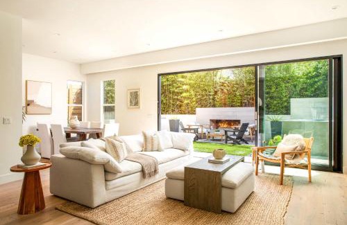 Encinitas House | Contemporary Indoor Outdoor Living Walk to Beach