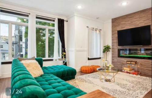 Marion Apartment | Contemporary Luxury 3 Bdr Apt for 6 with Free Parking