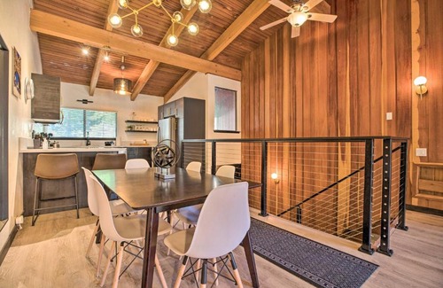Mammoth Lakes Apartment | Contemporary Mountain Retreat - Walk to Slopes!