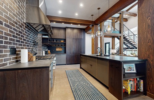 Cle Elum House | Contemporary & private mountain-view home with firepit & games - dog-friendly