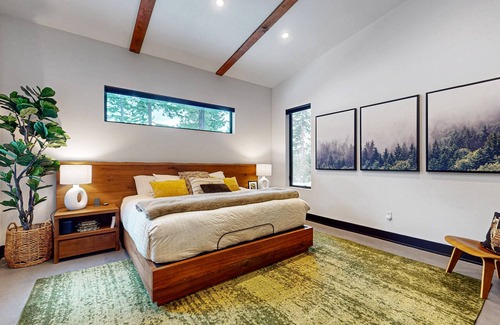 Cle Elum House | Contemporary & private mountain-view home with firepit & games - dog-friendly