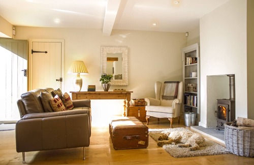 Chesterfield Cottage | Contemporary Style Cottage Within 10 Acres Of Private Gardens and Grounds