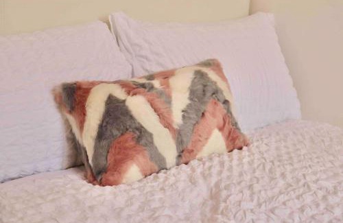 Holbeck Apartment | Contemporary & Stylish House . FREE Parking