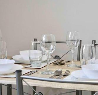 Holbeck Apartment | Contemporary & Stylish House . FREE Parking