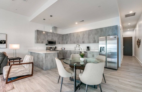 Cedars Apartment | Contemporary /Stylish /Great Location /King Bed